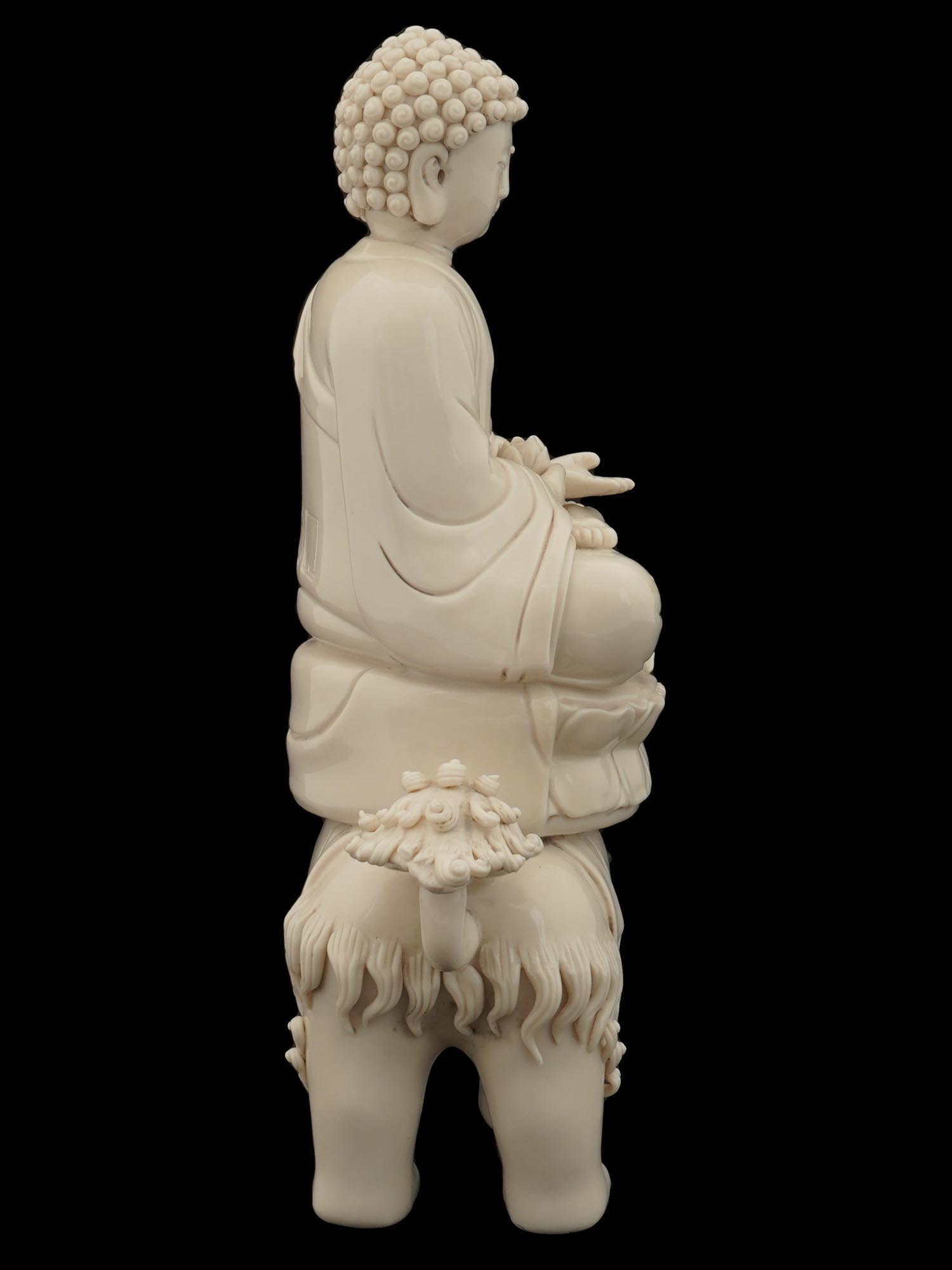 CHINESE PORCELAIN FIGURAL GROUP BUDDHA ON FOO DOG PIC-2